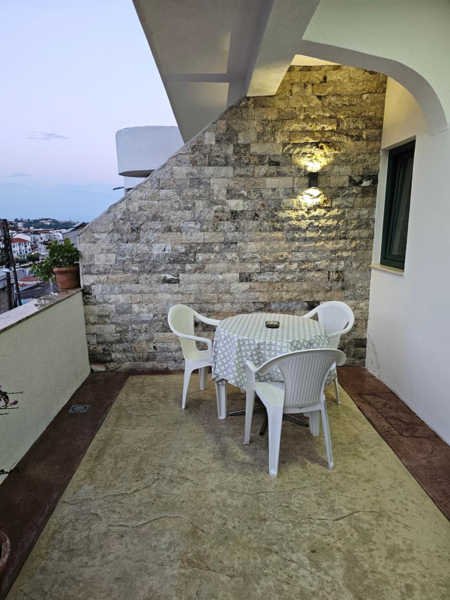 Apartments Ishmi In Center Of Ulcinj Buitenkant foto