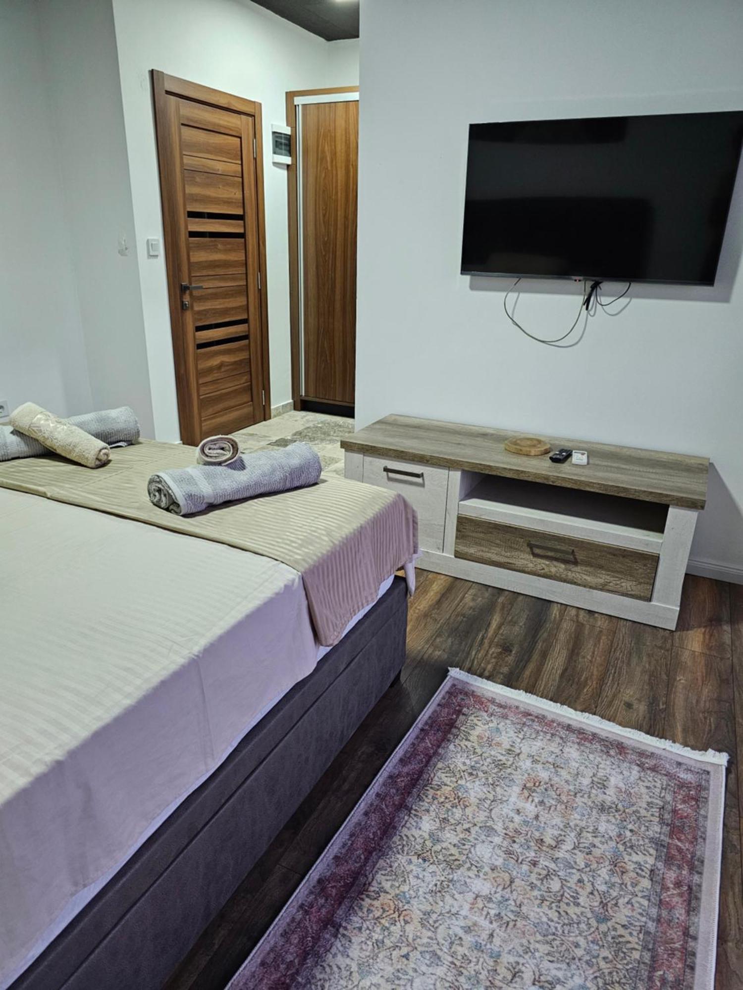 Apartments Ishmi In Center Of Ulcinj Buitenkant foto